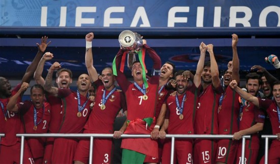 葡萄牙加时胜法国首夺欧洲冠军 C罗悲情伤退仍捧德劳内杯